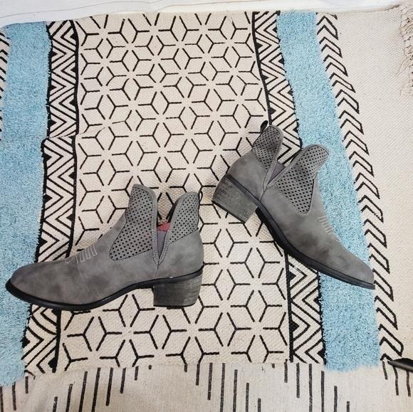 Natural Reflections Reena Gray Ankle Boots, sz 8.5 - Picture 9 of 15